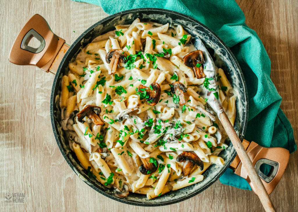 Βιολογικές Πέννες Οικοπάλ με λευκή σάλτσα και μανιτάρια